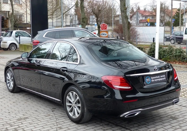 Mercedes-Benz Klasa E cena 119900 przebieg: 91465, rok produkcji 2017 z Pakość małe 379